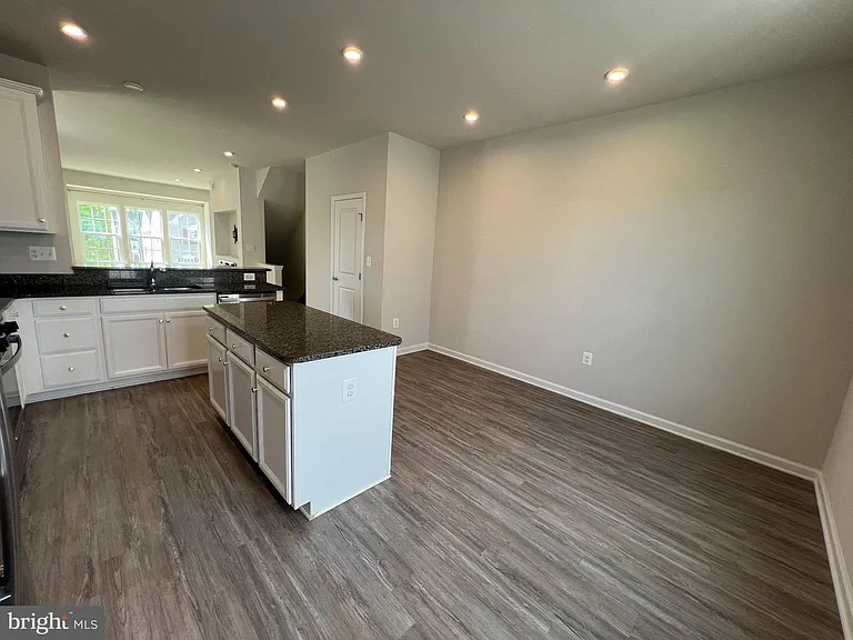 526 River Rd — Photo 21