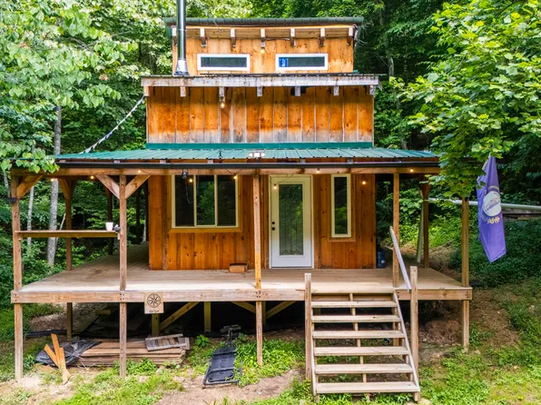 105 Chambers Fork Rd, Campton, KY 41301