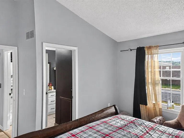 1930 W Williams Cir — Photo 10