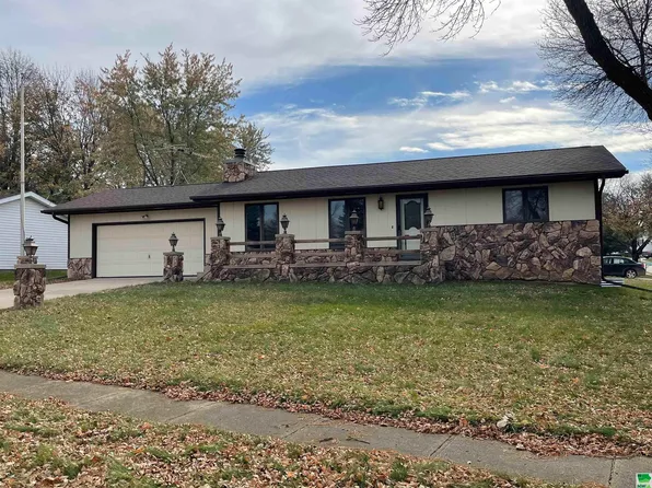 560 Southview Dr, Le Mars, IA 51031