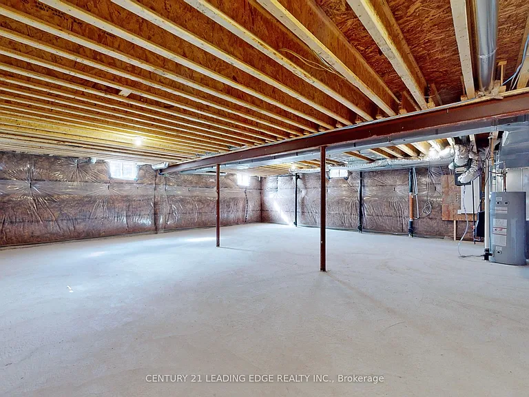 94 Holtby Ct — Photo 38