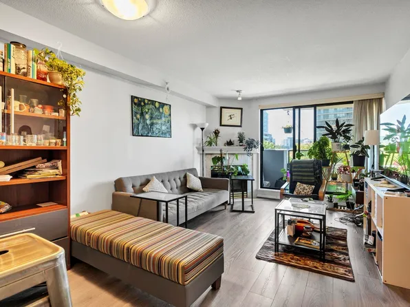 6611 Cooney Rd #602, Richmond, BC V6Y 4C5