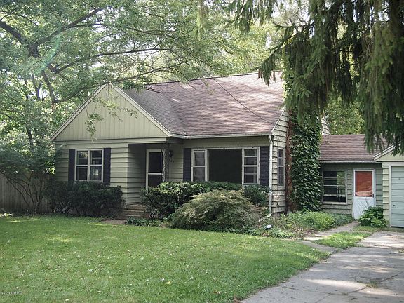 2nd image of 1385 Laughlin Dr NW