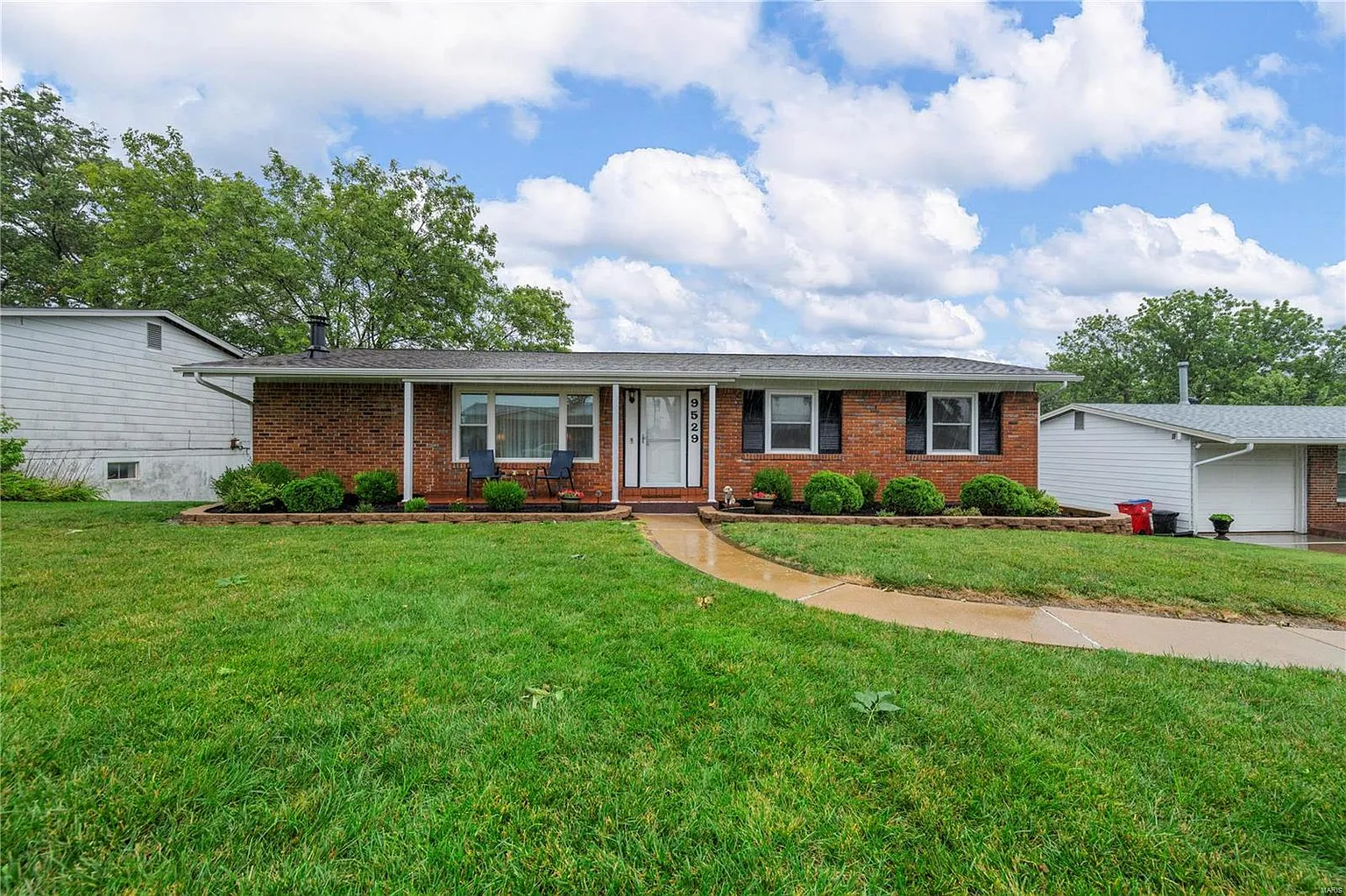 9529 Fantasy Ln photo 1