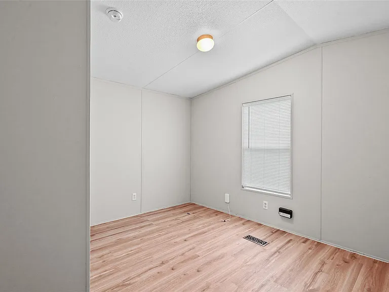22091 Bowden Dr — Photo 10