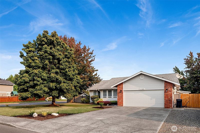 2nd image of 1101 Cascade Way