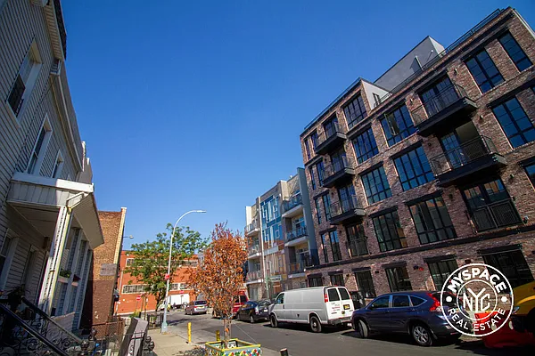 Rented by MySpaceNYC | media 19