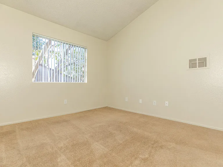 Harbor Pointe Apartments — Photo 20