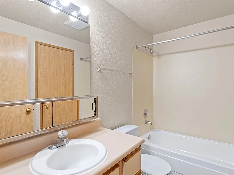 Heron View Apartment Homes — Photo 8