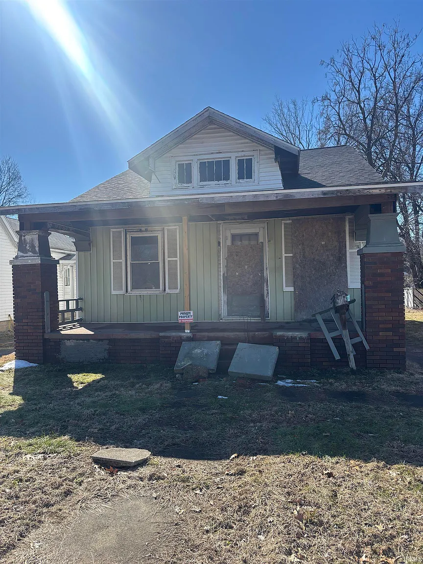 705 E Riverside Dr photo 1