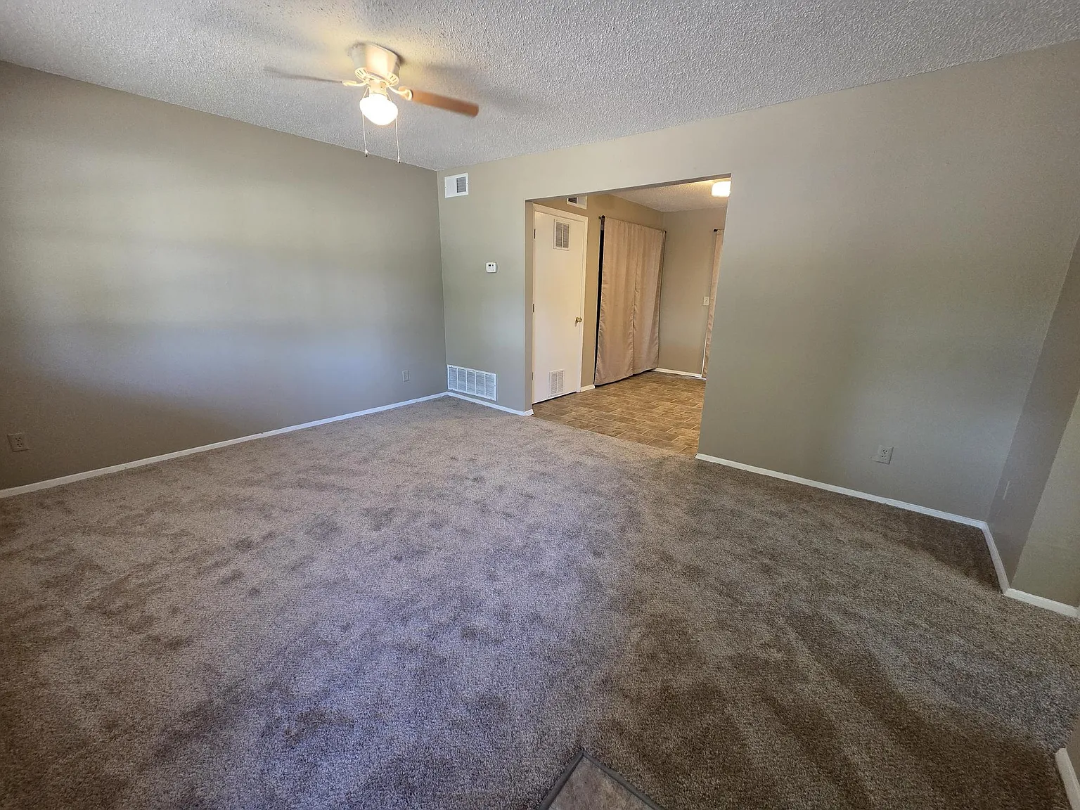 2 bed, 922 sqft, $795 — Photo 2