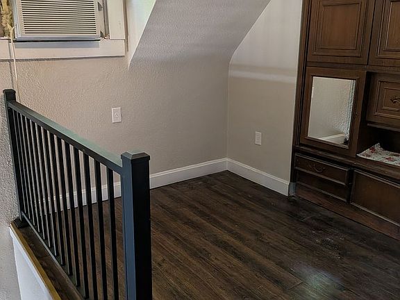 4th image of 609 Jefferson St #2