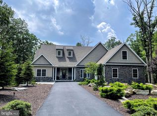 708 Turnberry Ln, Hazleton, PA 18202