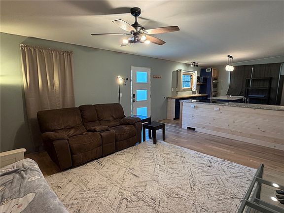 4th image of 707 S Spring St