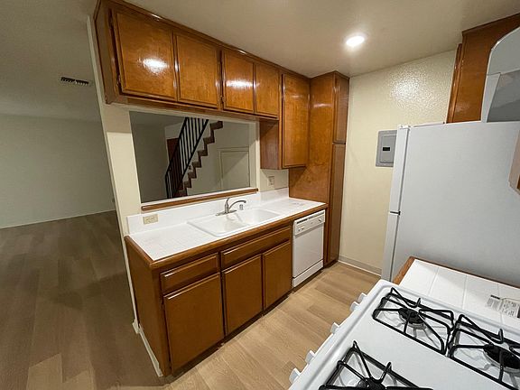5th image of 3614 Faris Dr