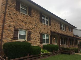 7505 Country Ln APT 1N, Darien, IL