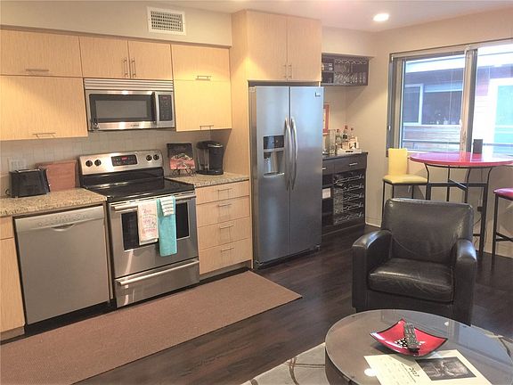 3rd image of 904 West Ave APT 212