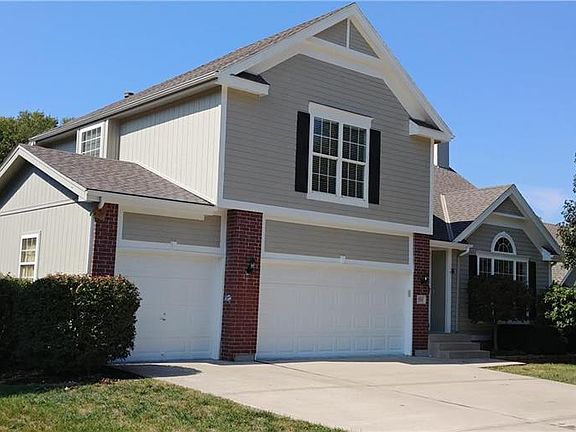 2nd image of 904 NE Country Ln