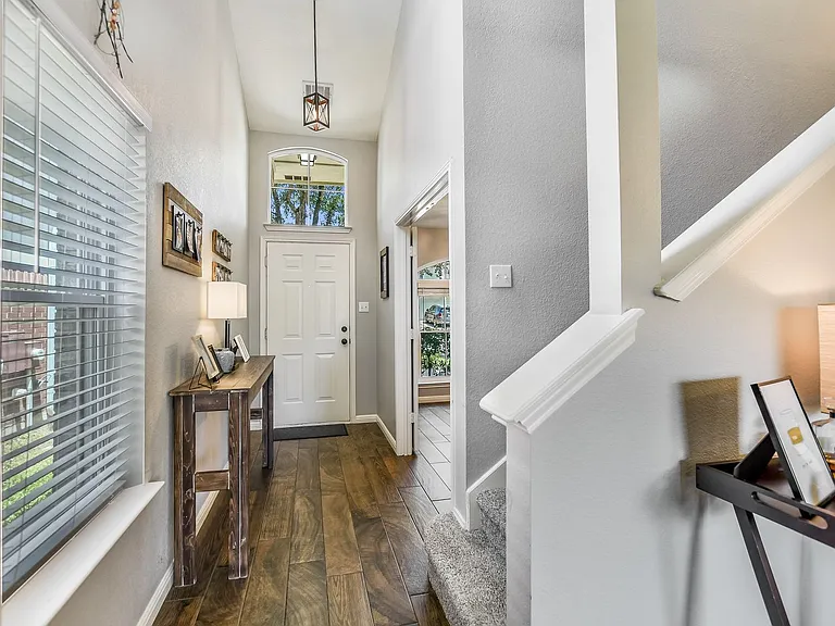 1021 Doras Dr — Photo 3