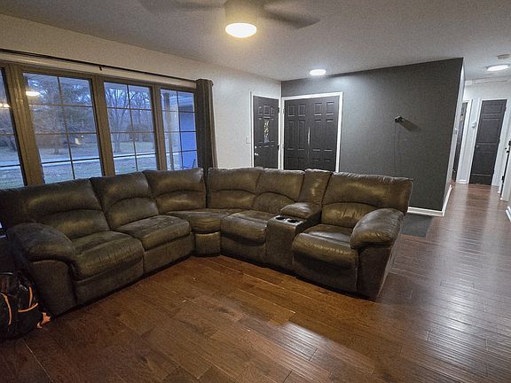 4th image of 2900 E Spruce Dr