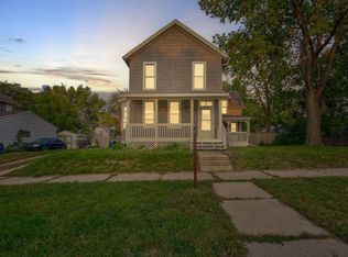 817 4th Ave NW, Faribault, MN 55021