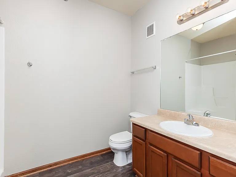Silver Oak Condos — Photo 34