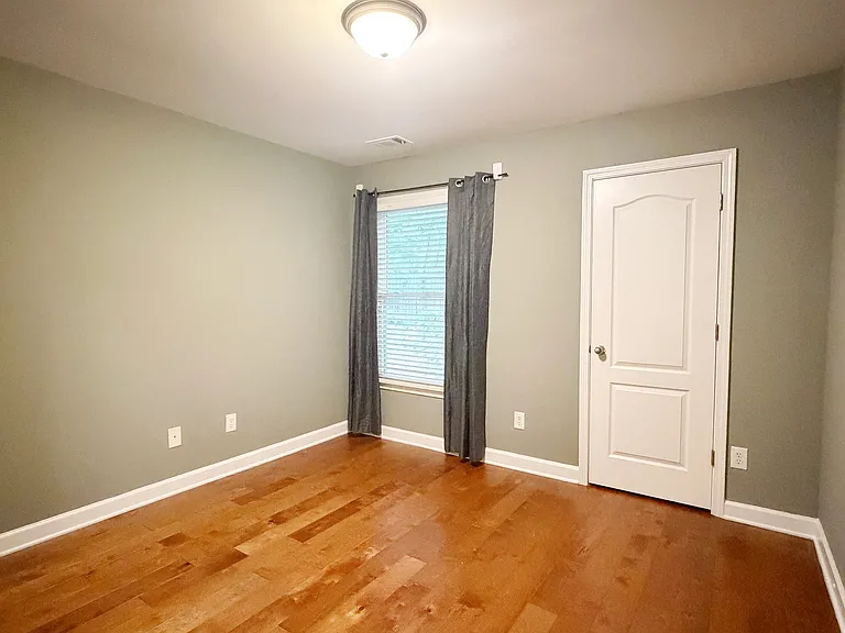 1651 Oakbrook Lake Dr — Photo 16