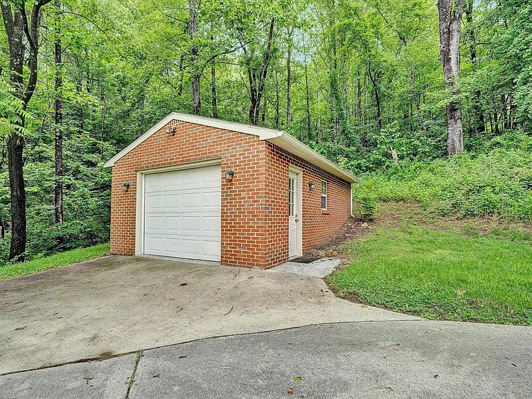 7507 Bent Mountain Rd — Photo 17