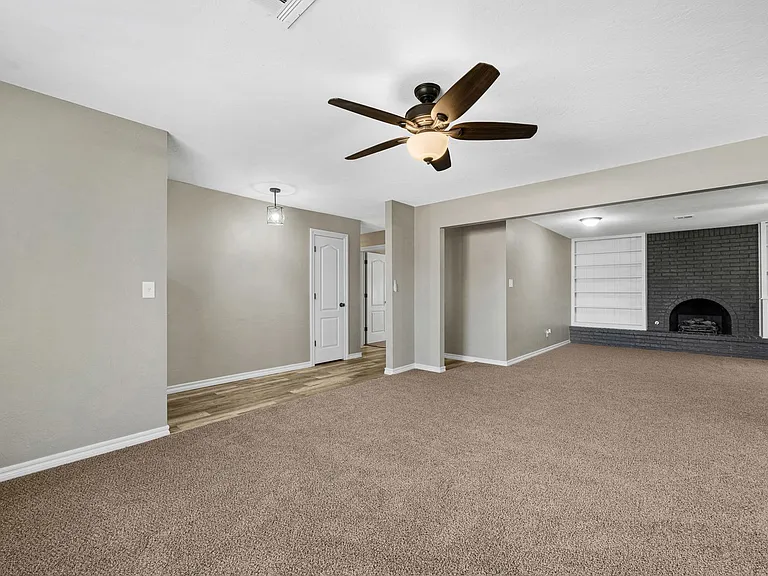 6943 NW Eisenhower Dr — Photo 7