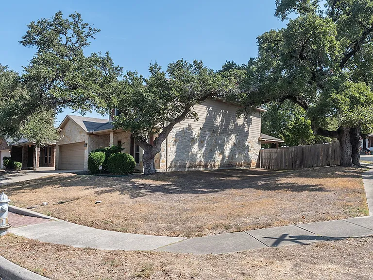 1612 Melissa Oaks Ln — Photo 3