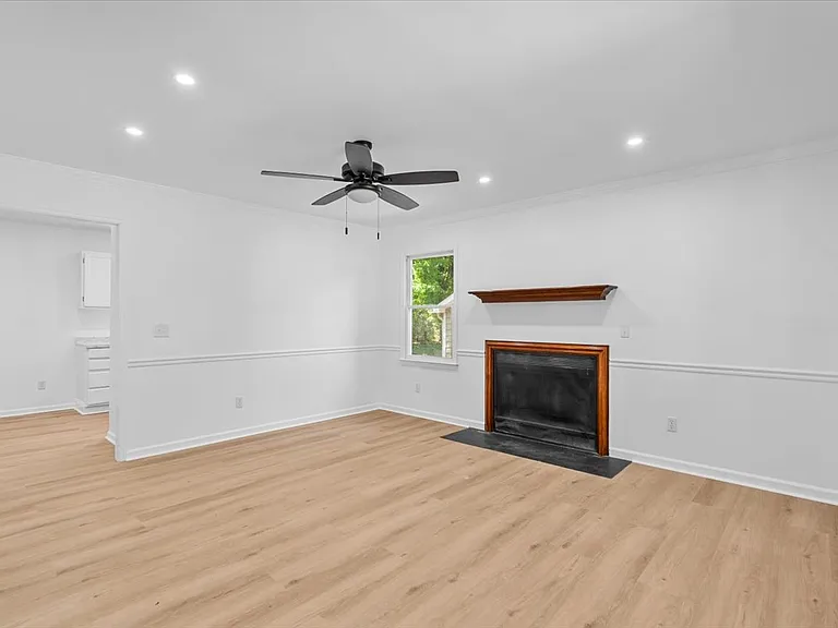 120 Arcaro Dr — Photo 3
