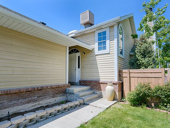 2nd image of 1438 W Countrywood Ln