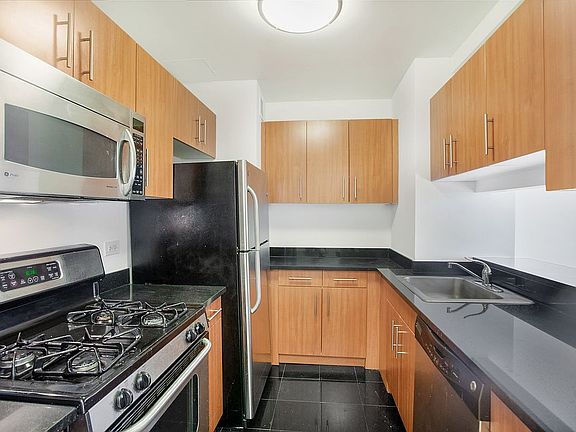 5th image of 20 West St APT 14M
