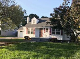 7 Horseshoe Dr, Hyde Park, NY 12538
