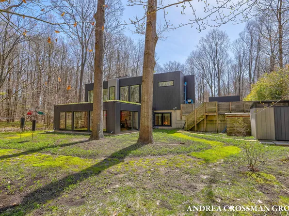 6919 Bendemeer Dr, Fennville, MI 49408