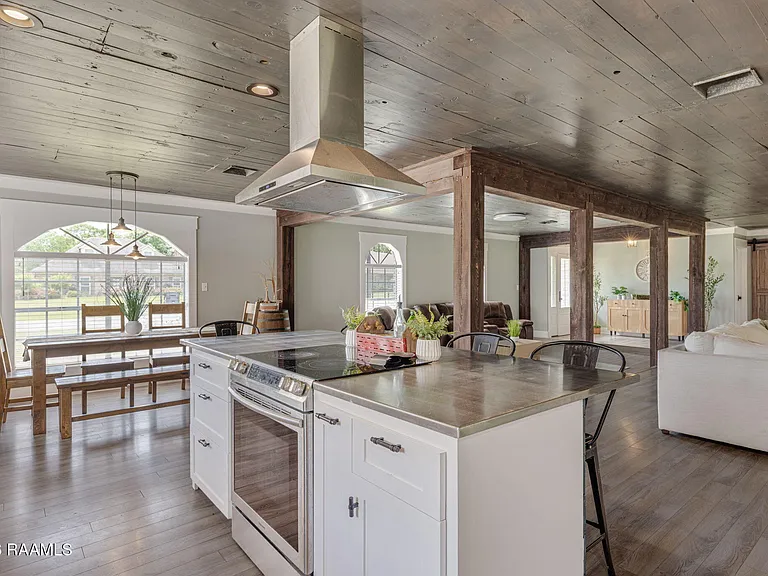 610 E Demanade Dr — Photo 15