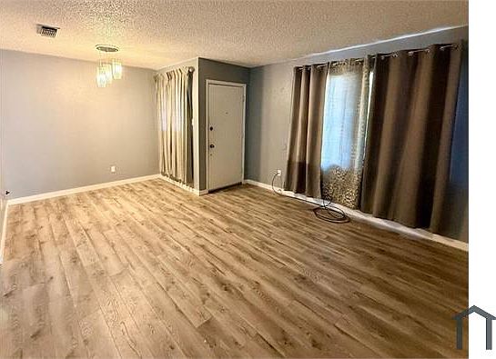 2nd image of 411 Elaine St
