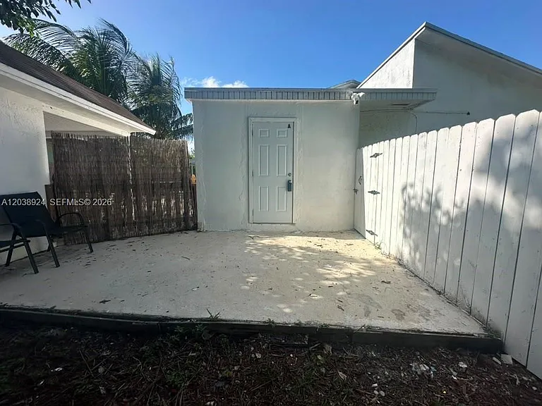 655 NW 2nd St #A — Photo 13
