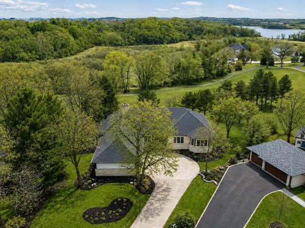 2065 Woodstone Ct, Victoria, MN 55386