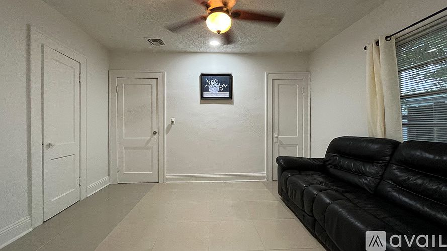 1st image of 716 NE 127th St #2