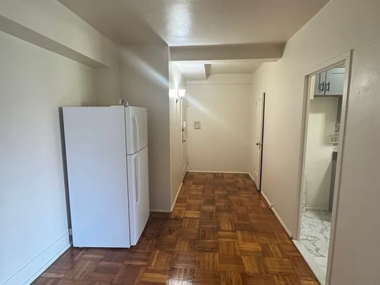 1410 Metropolitan Ave #2A — Photo 2