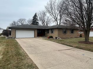 1802 Juniper Dr, Peru, IL 61354