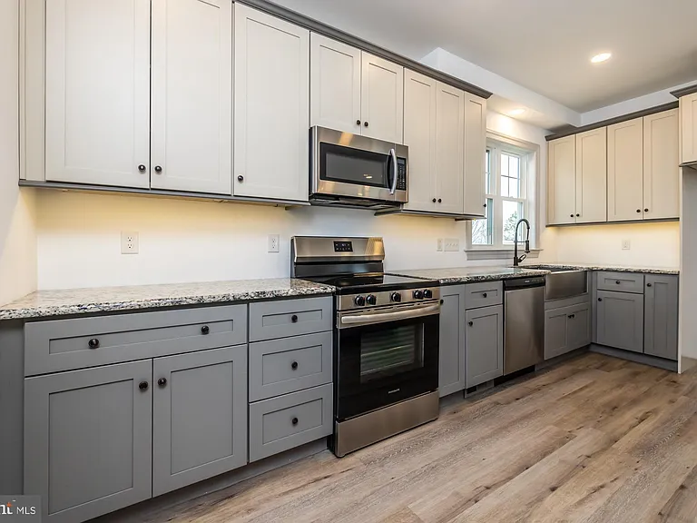 411 James St — Photo 25