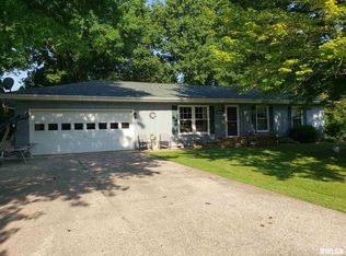 110 Cherokee Dr, Lewistown, IL 61542