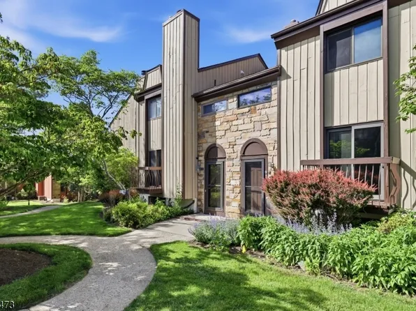 91 Nottingham Sq, Washington Twp., NJ 07853