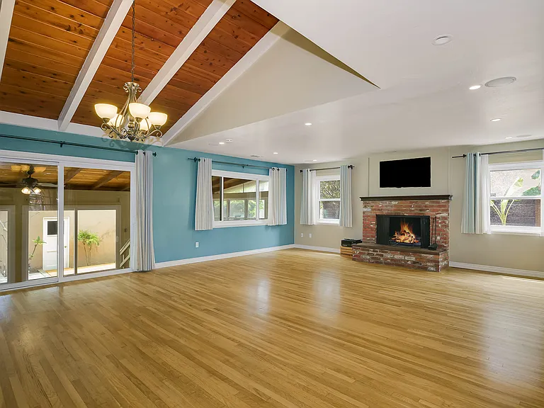 1263 Tourmaline St — Photo 11