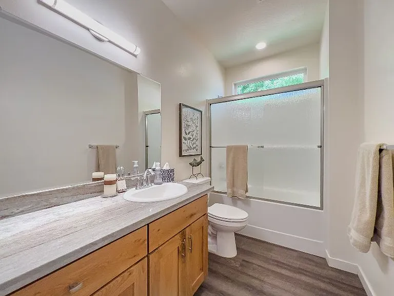 595 Silver Ln — Photo 27