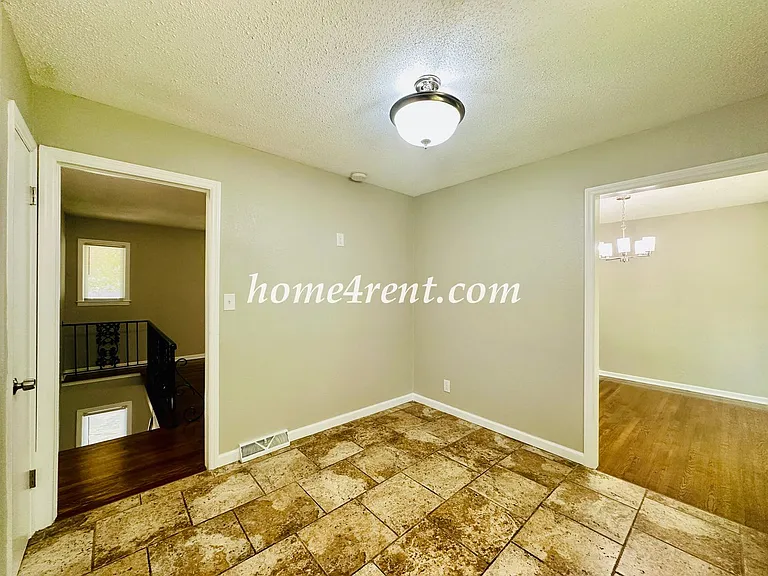 7421 Hardy Ave — Photo 18