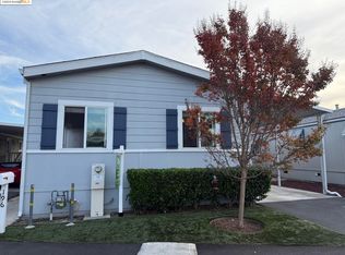 196 Pear Ln, Santa Rosa, CA 95407