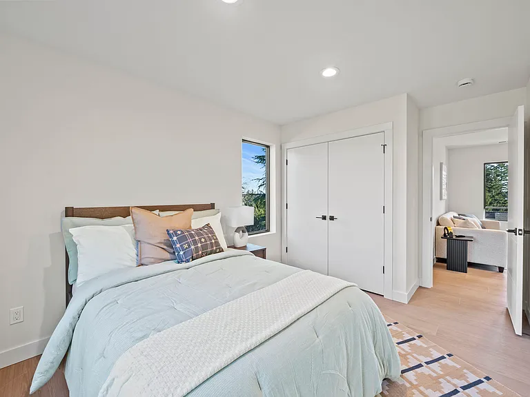 6305 Soundview Dr — Photo 18